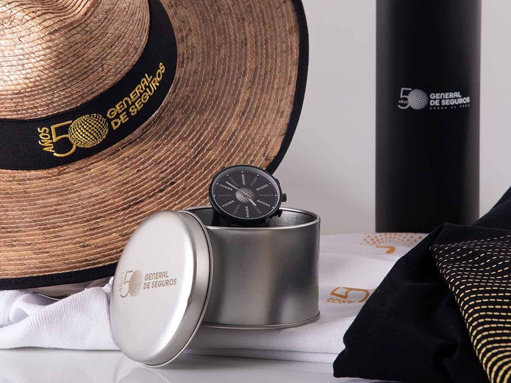 Sombrero personalizado, reloj personalizado, playera personalizada y termo personalizado con la marca general de seguros